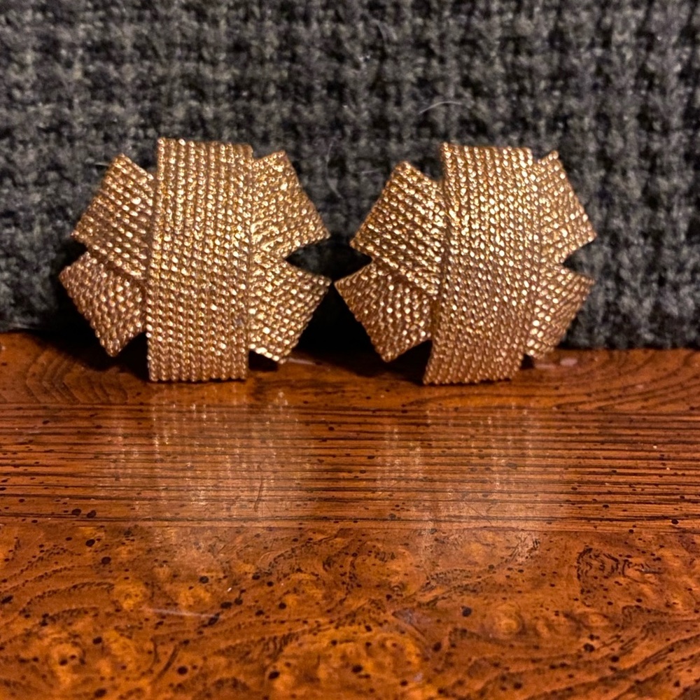 Avon Gold Woven Clip on Earrings